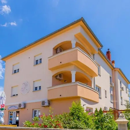 Apartment 800 Meter Zum Sandstrand Mit Kuche, Balkon, Grill, Klima, Wlan