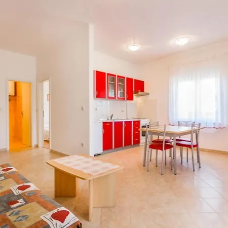 Apartment 800 Meter Zum Sandstrand Mit Kuche, Balkon, Grill, Klima, Wlan Medulin